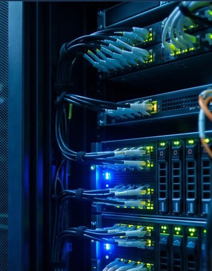 Rack de hosting y redes
